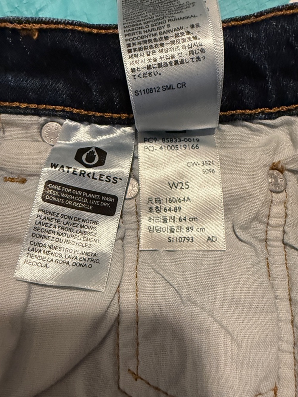 Levi's Dark Blue Denim Jeans with Brown Leather Patch. S112 - Picture 5 of 5